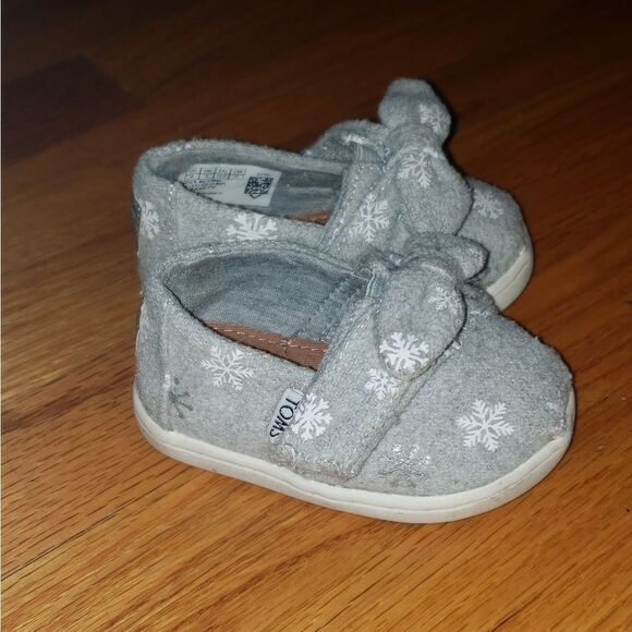 Toms gray shoes  - Picture 1 of 8